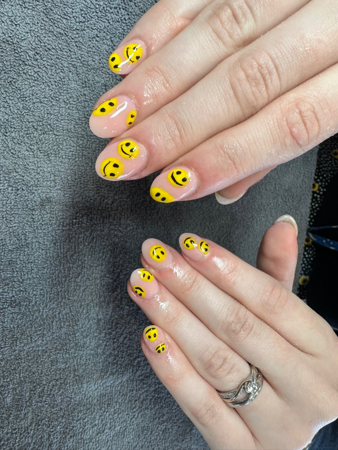Black daisy flower nail art